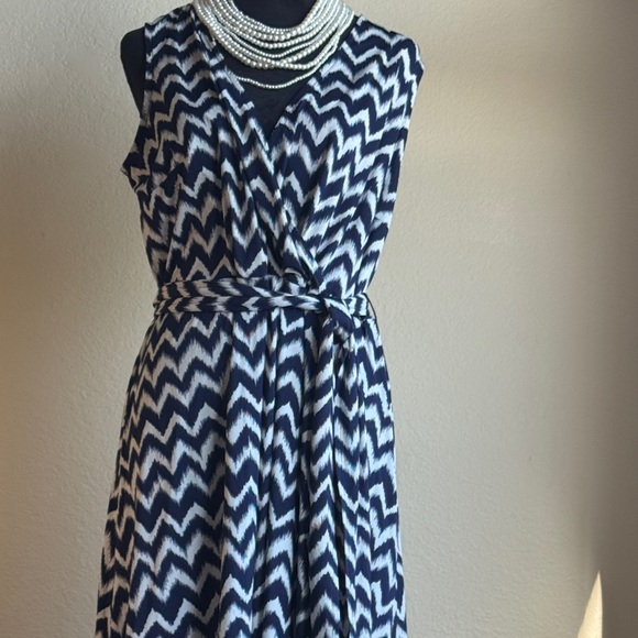 Sleeveless Wrap Dress with Belt - Picture 2 of 4
